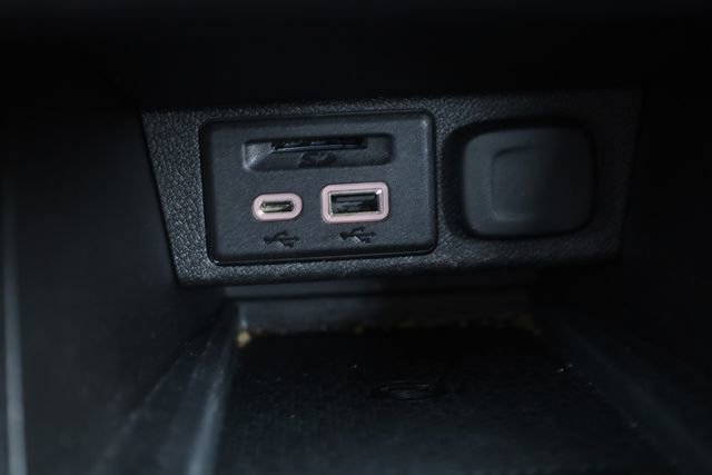 Used 2023 Chevrolet Bolt EUV LT image 21