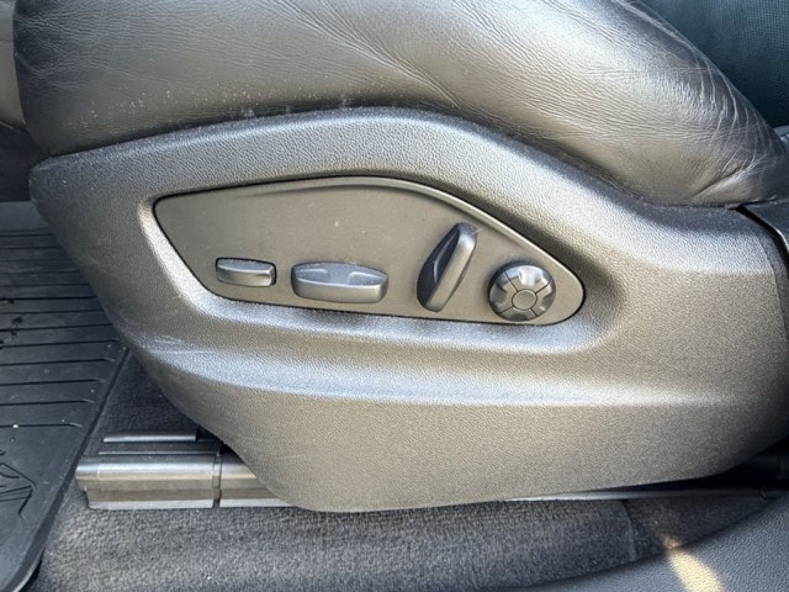 Used 2023 Porsche Cayenne Platinum Edition w/ Performance Package AWD/4WD image 11