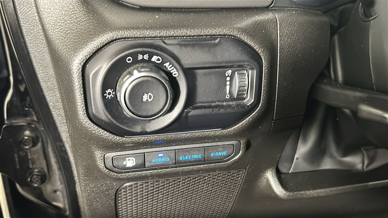 Used 2023 Jeep Wrangler Unlimited w/ Cold Weather Group AWD/4WD image 23