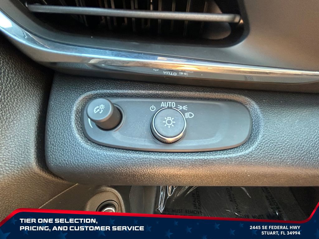 Used 2025 Buick Envista Sport Touring w/ Convenience II Package FWD image 25