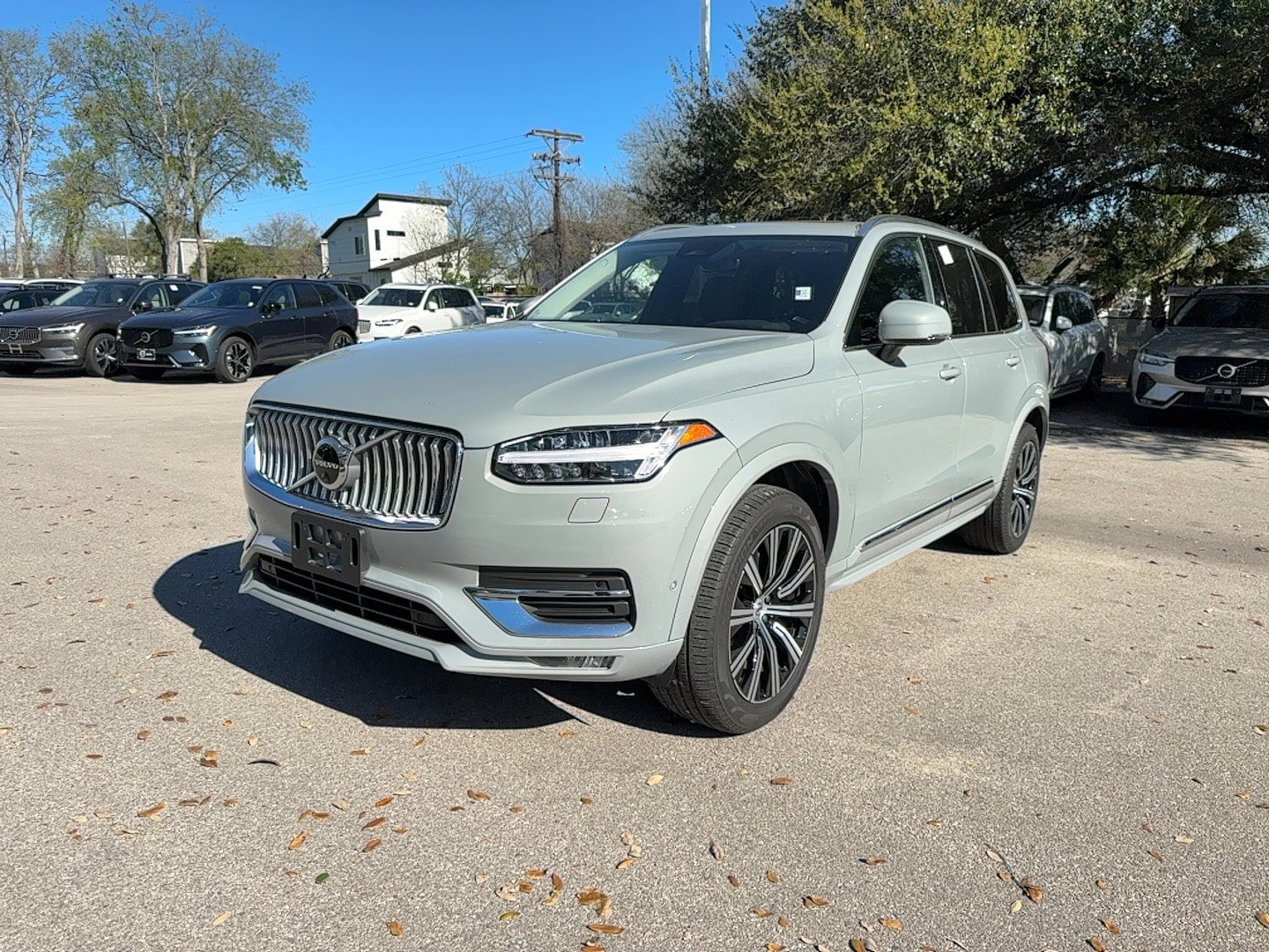 Certified 2025 Volvo XC90 B6 Plus image 2