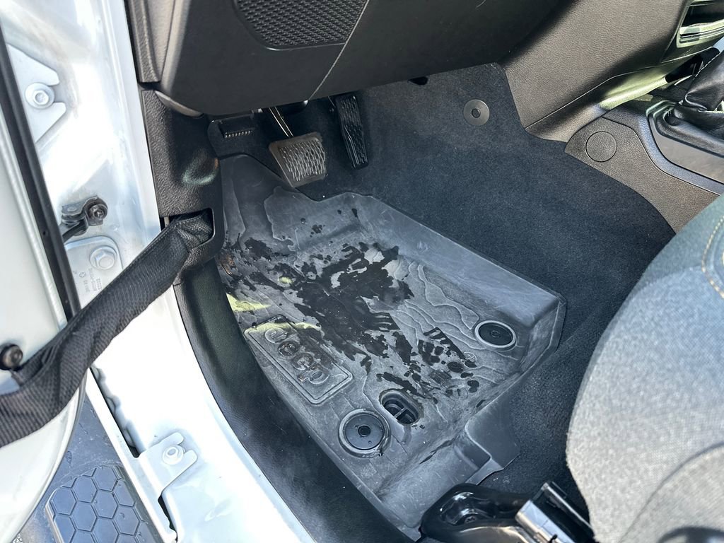 Used 2024 Jeep Wrangler Sport S image 27