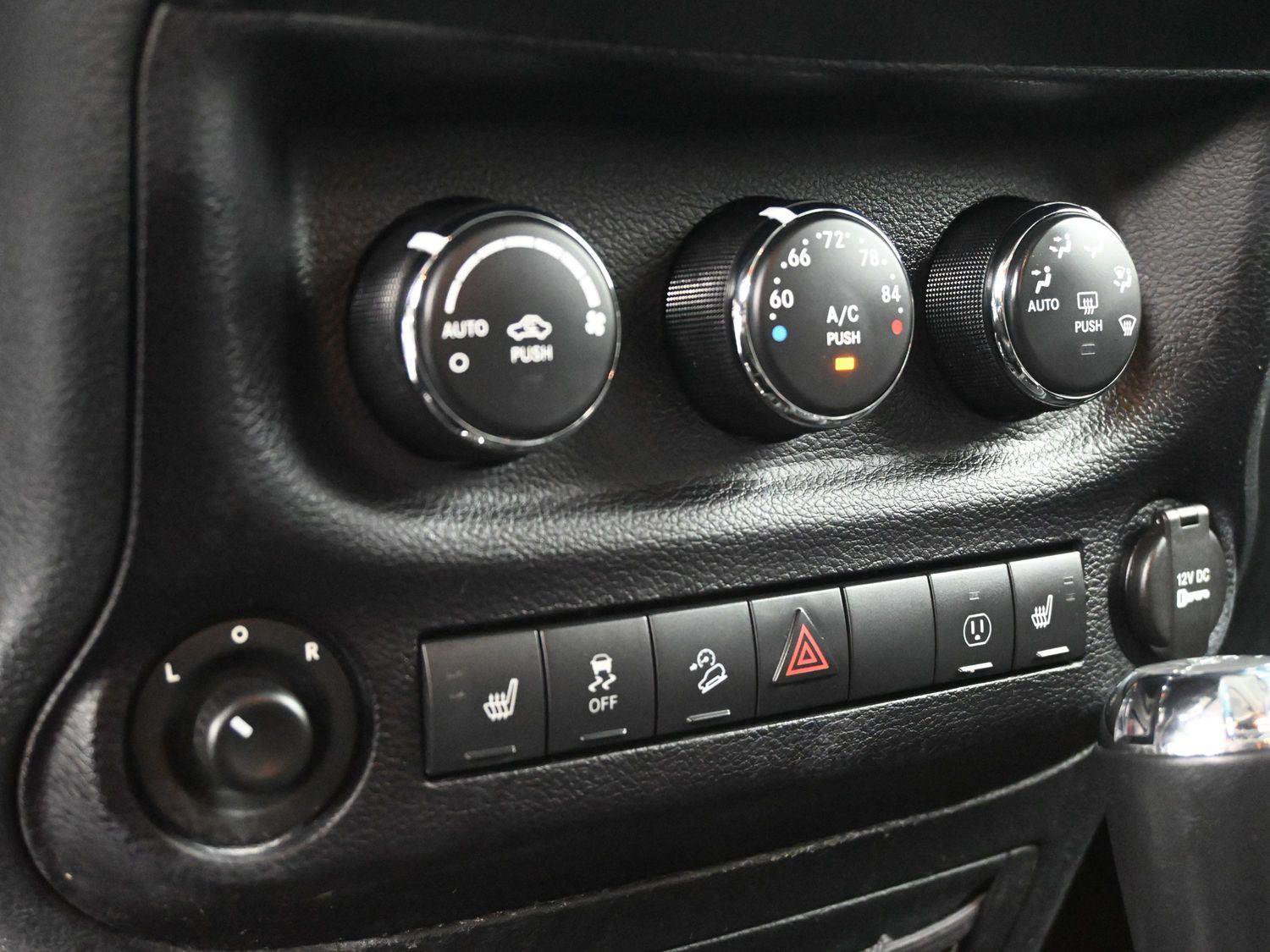 Used 2016 Jeep Wrangler Unlimited Sahara w/ Connectivity Group image 6