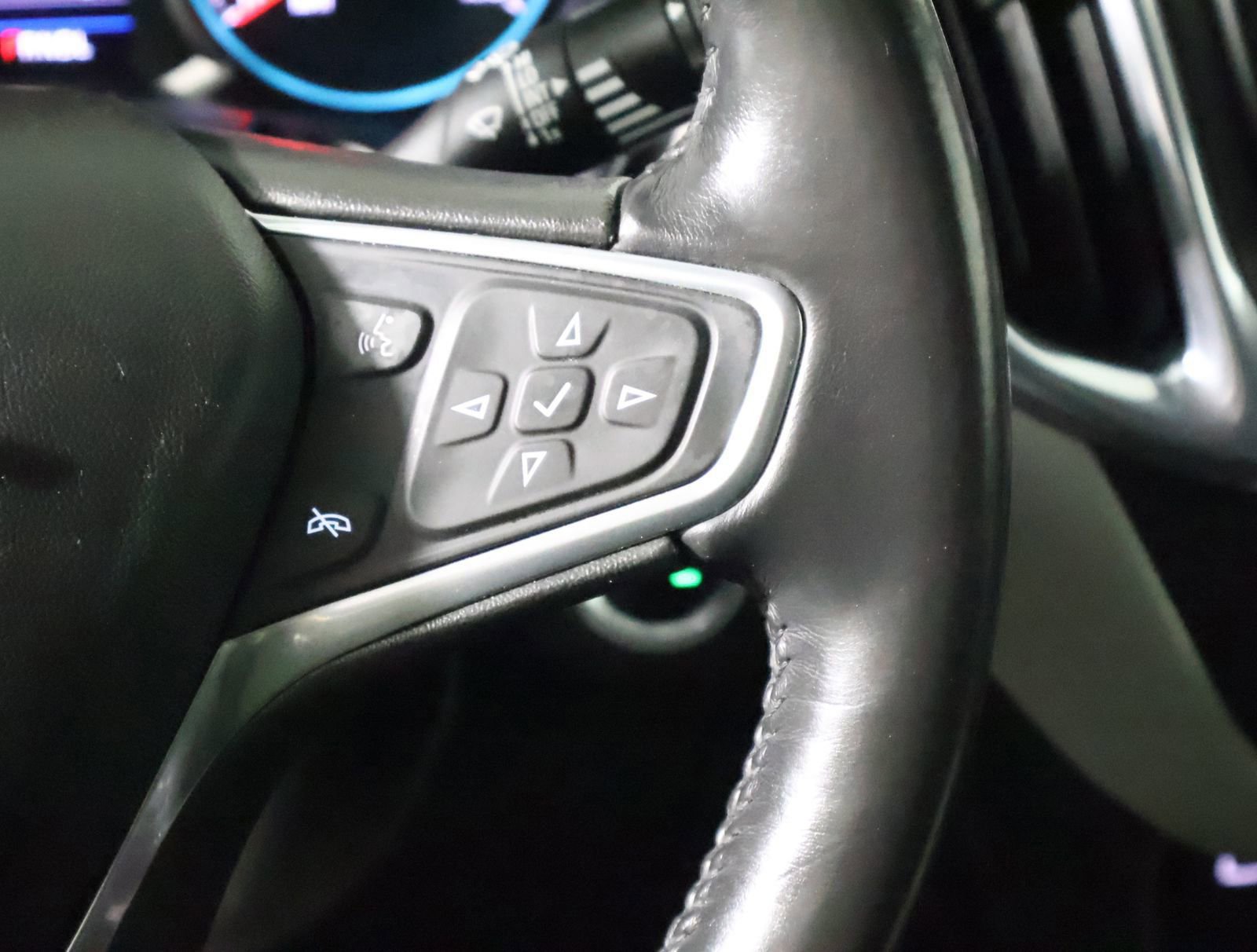 Used 2022 Chevrolet Equinox LT w/ Driver Convenience Package image 40