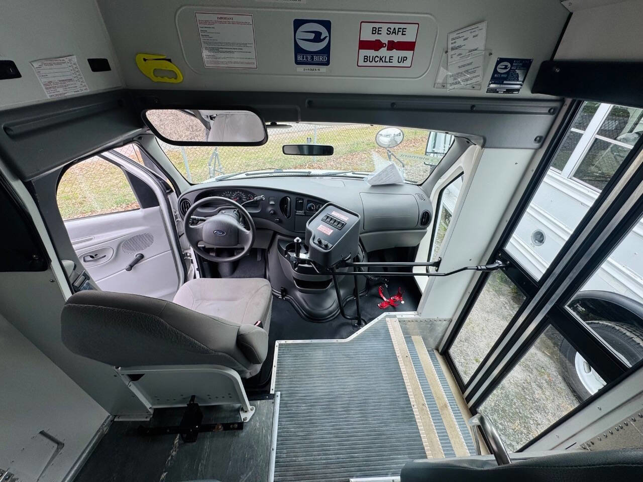 Used 2006 Ford E-350 and Econoline 350 Super Duty RWD image 8