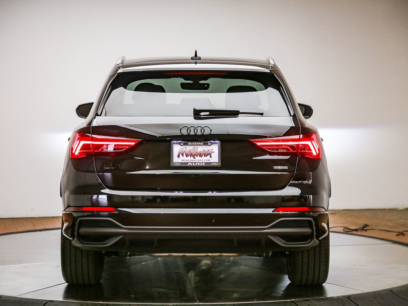 Certified 2025 Audi Q3 2.0T Premium w/ Convenience Package AWD/4WD image 3