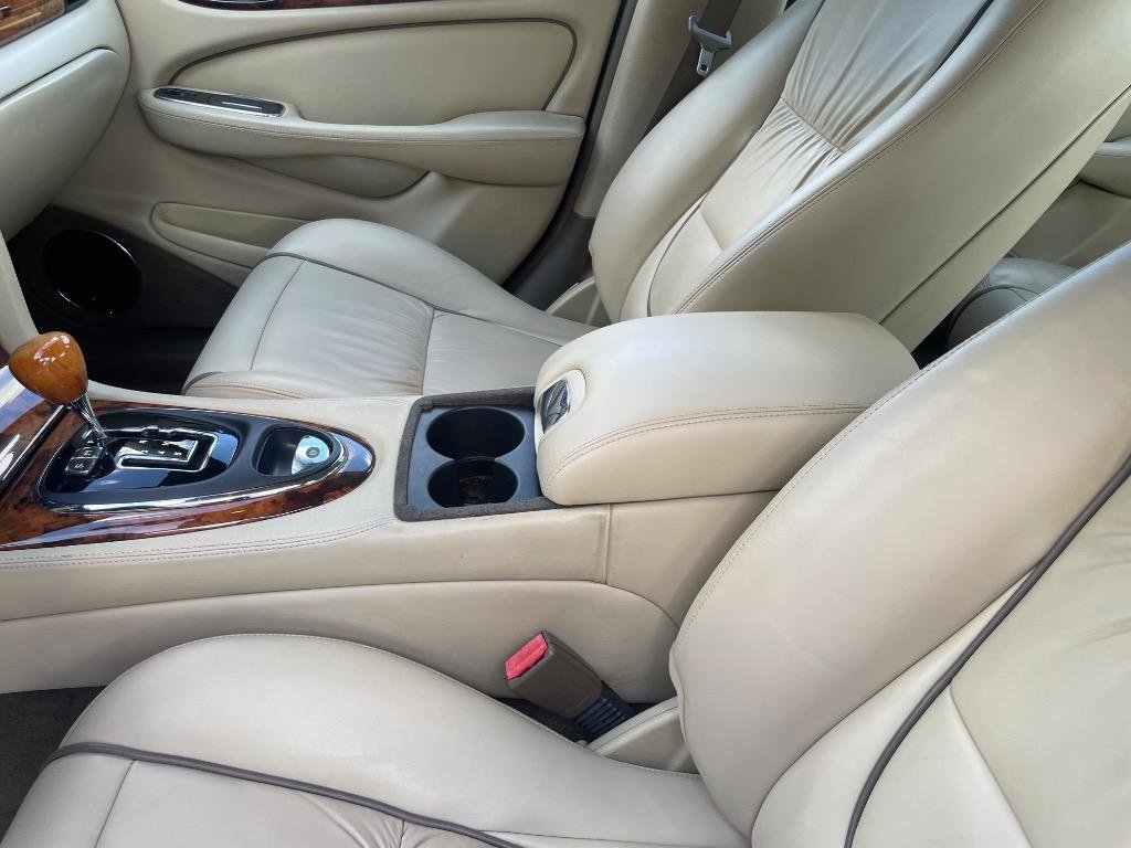Used 2007 Jaguar XJ8 L RWD image 12