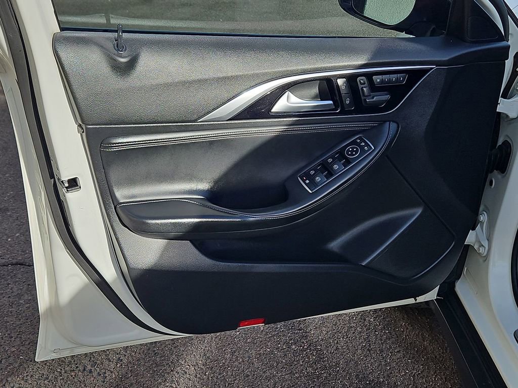 Used 2019 INFINITI QX30 Premium w/ Navigation Package image 13