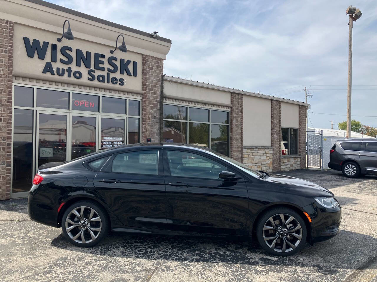 Used 2015 Chrysler 200 S w/ Comfort Group image 2