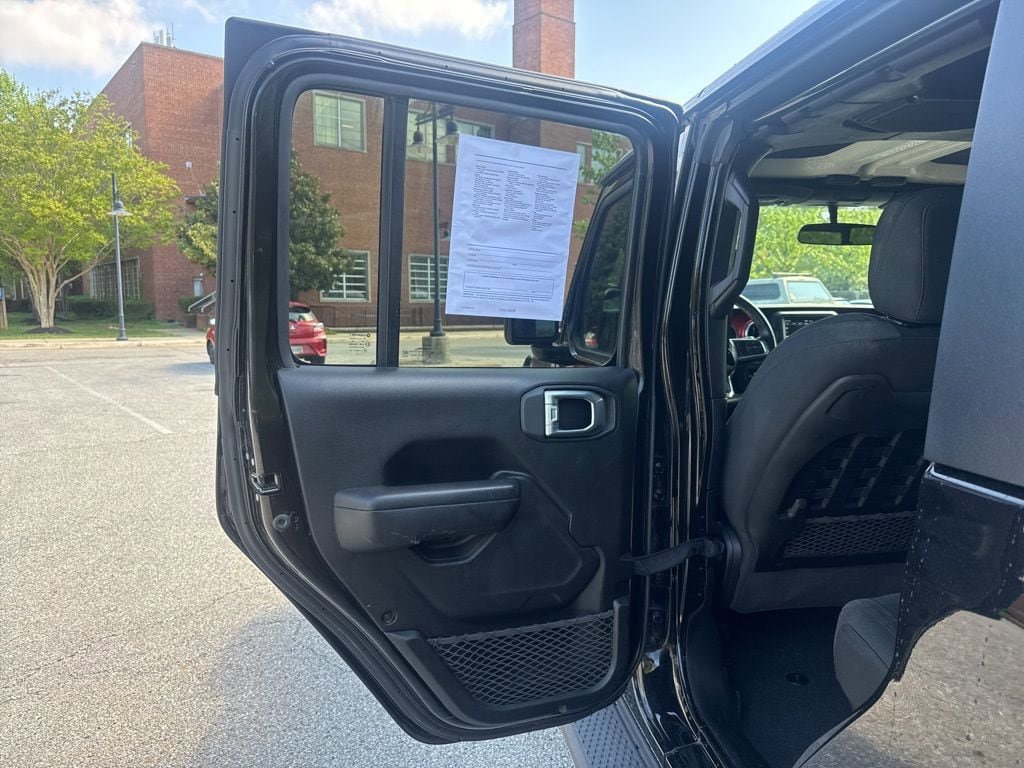 Used 2021 Jeep Gladiator Rubicon w/ Cold Weather Group AWD/4WD image 23