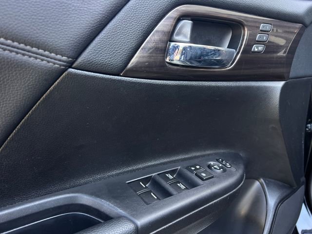 Used 2016 Honda Accord Touring image 11