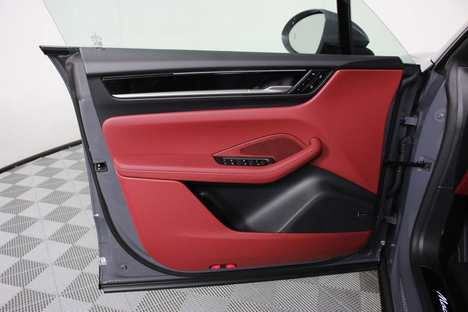 New 2026 Porsche Macan 4S Electric image 21