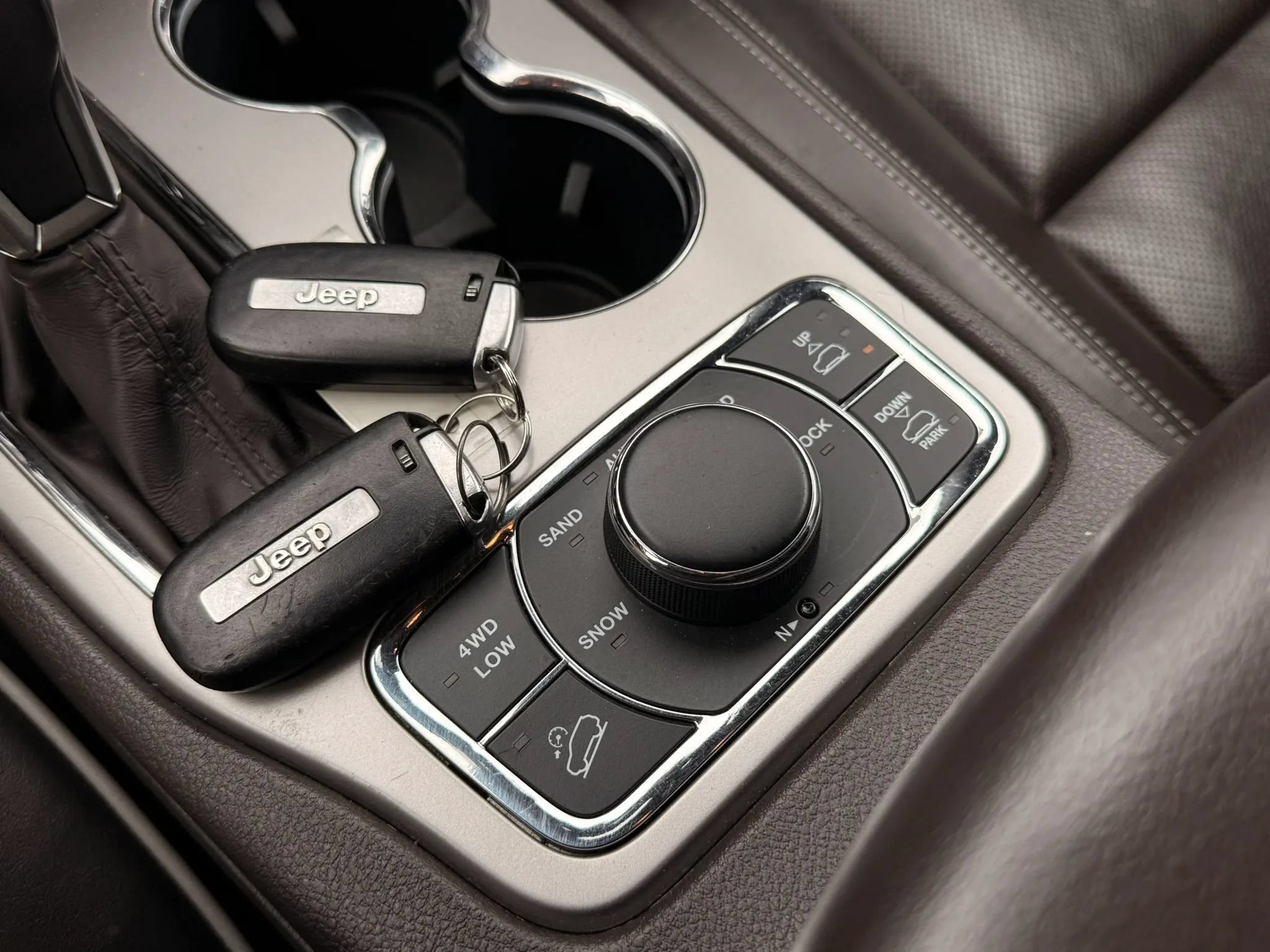 Used 2019 Jeep Grand Cherokee Overland AWD/4WD image 21