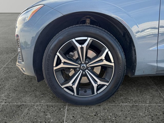 Used 2022 Volvo XC60 B5 Momentum w/ Climate Package AWD/4WD image 14