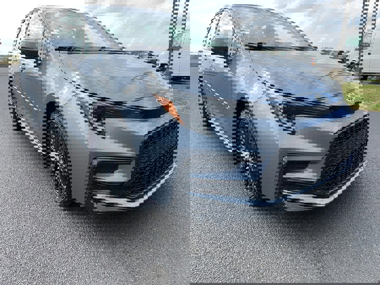 Used 2024 Toyota Corolla SE image 3