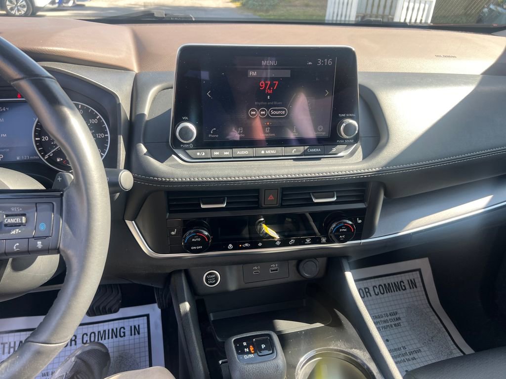 Used 2023 Nissan Rogue SV w/ SV Premium B Package image 19