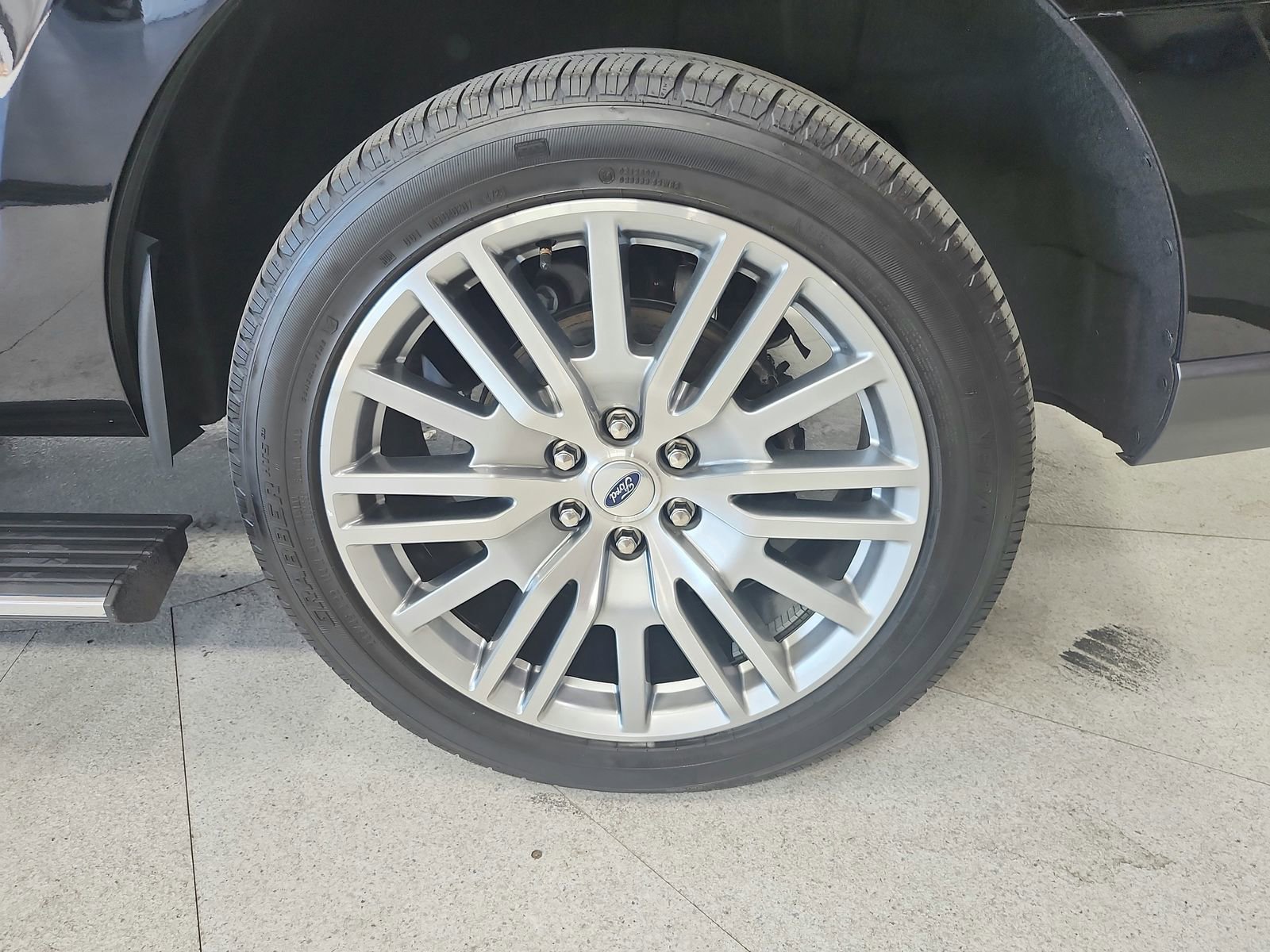 Used 2024 Ford Expedition Limited image 47