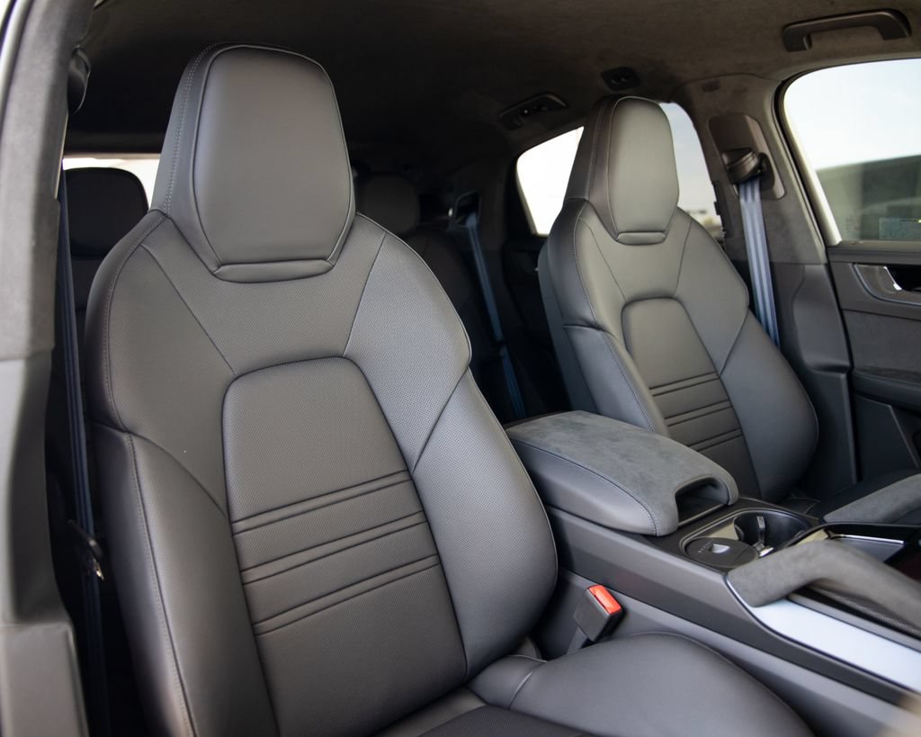 New 2026 Porsche Cayenne Turbo GT AWD/4WD image 25