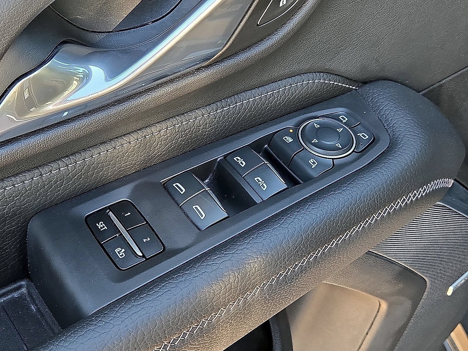 Used 2024 GMC Yukon XL Denali w/ Advanced Technology Package AWD/4WD image 24