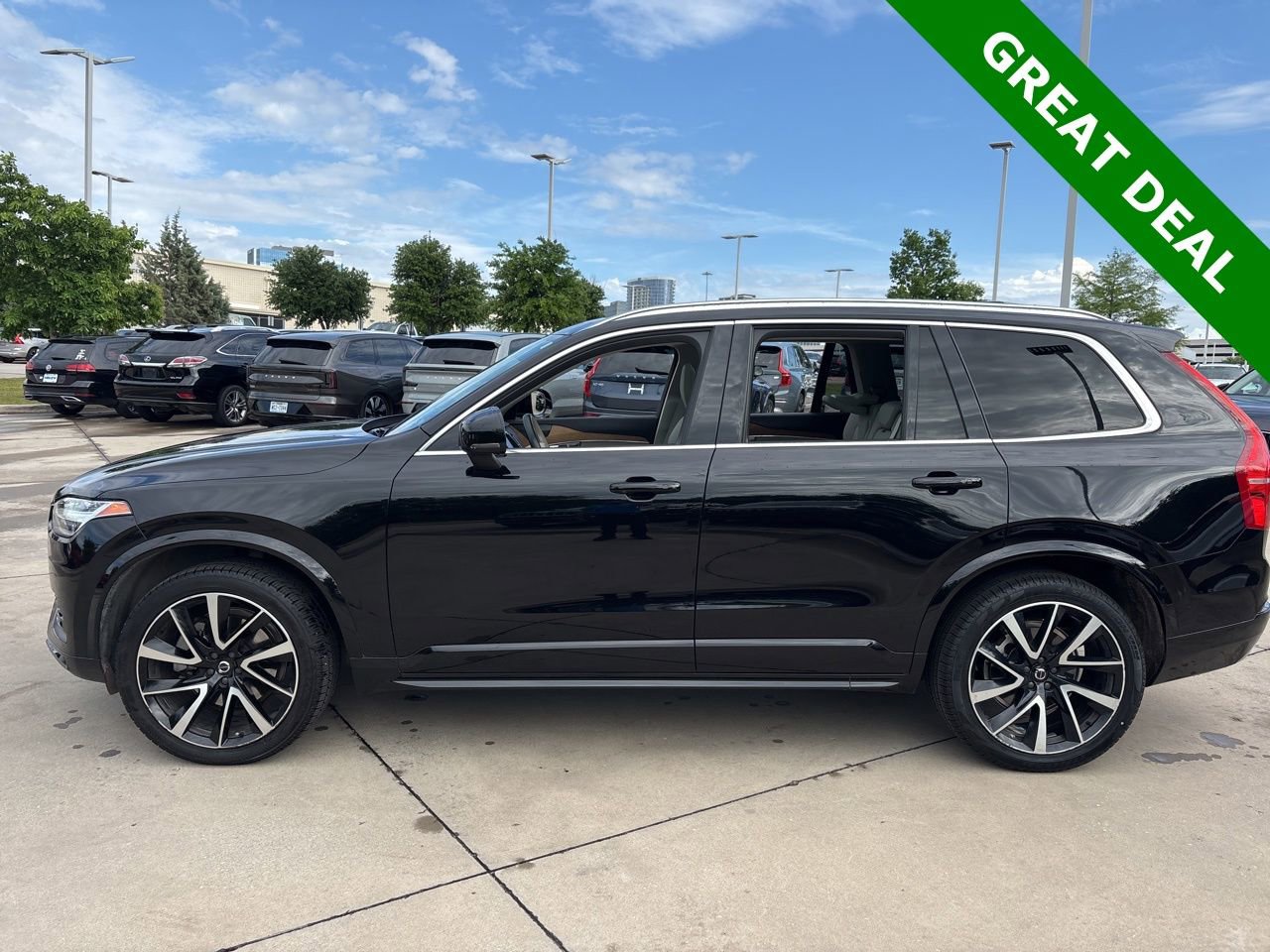 Used 2022 Volvo XC90 T6 Momentum w/ Advanced Package image 8