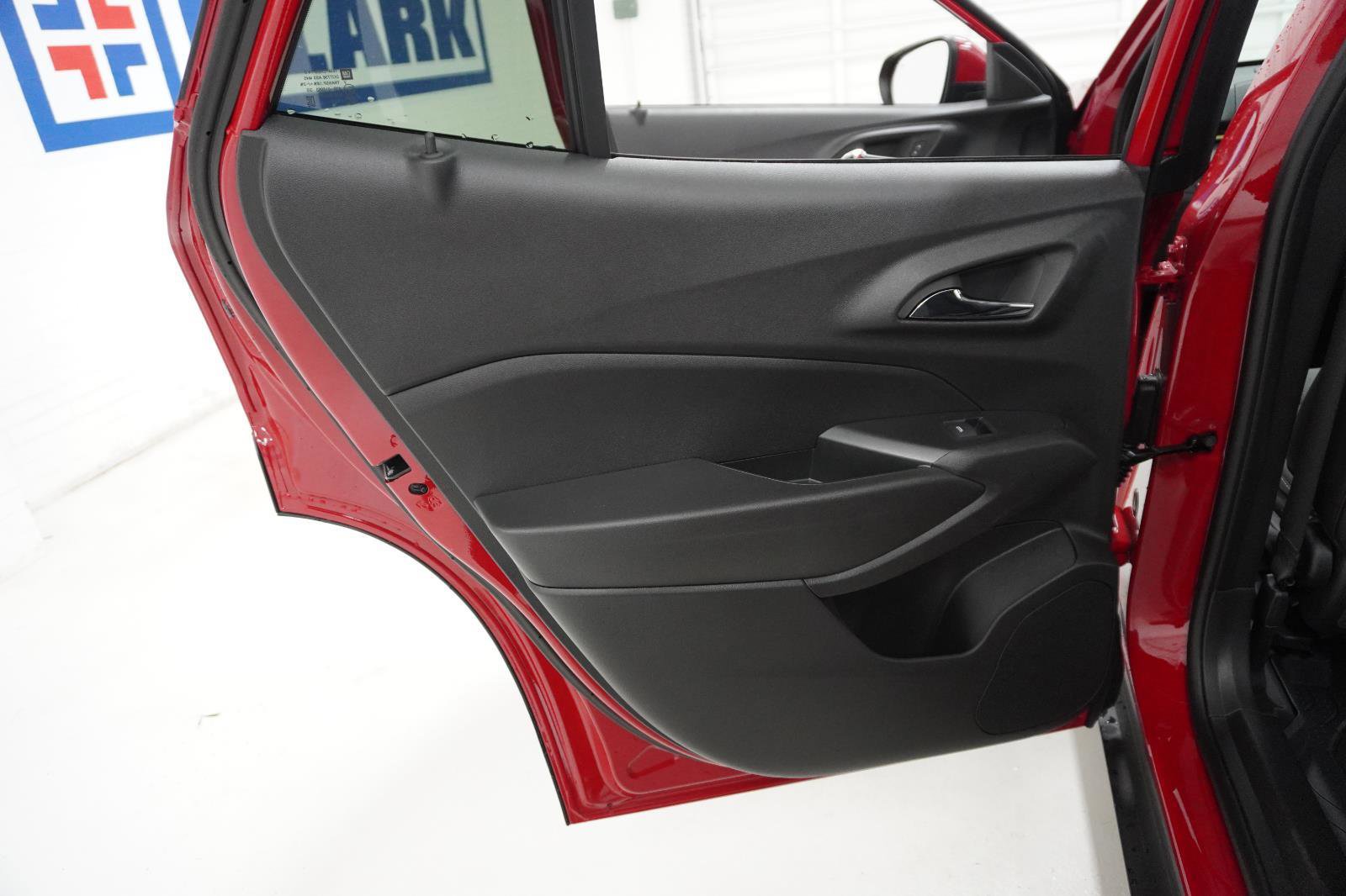 New 2026 Chevrolet Trax LT w/ Driver Confidence Package FWD image 31