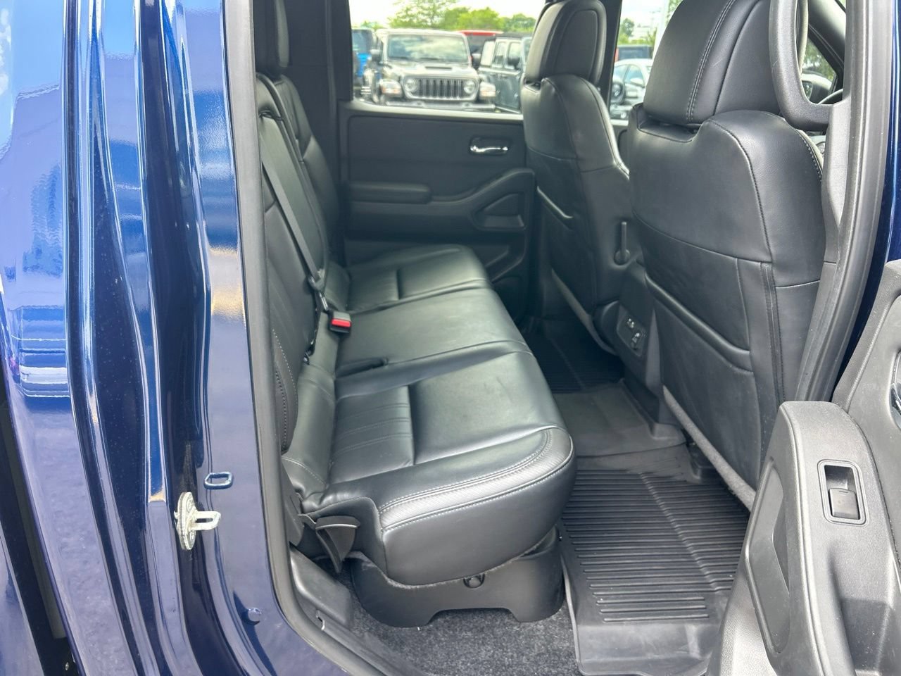 Used 2022 Nissan Frontier PRO-4X w/ Pro-4X Premium Package AWD/4WD image 13