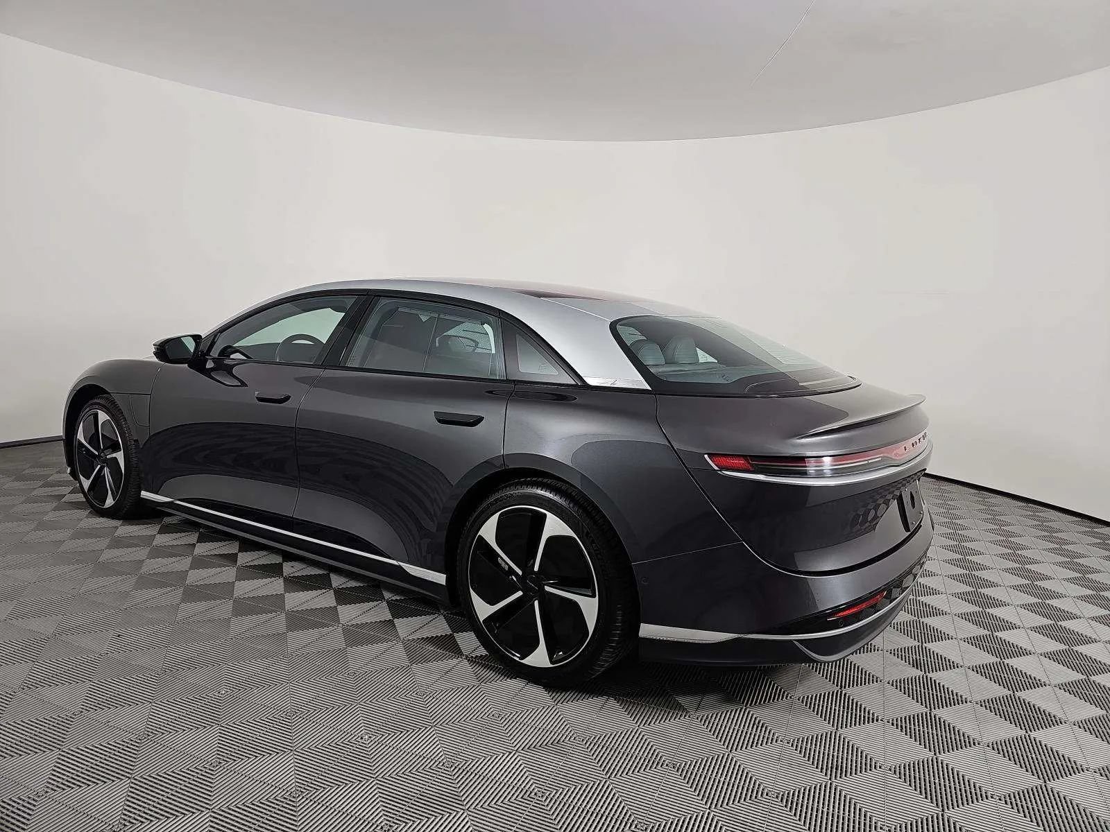 Used 2024 Lucid Air Touring AWD/4WD image 4