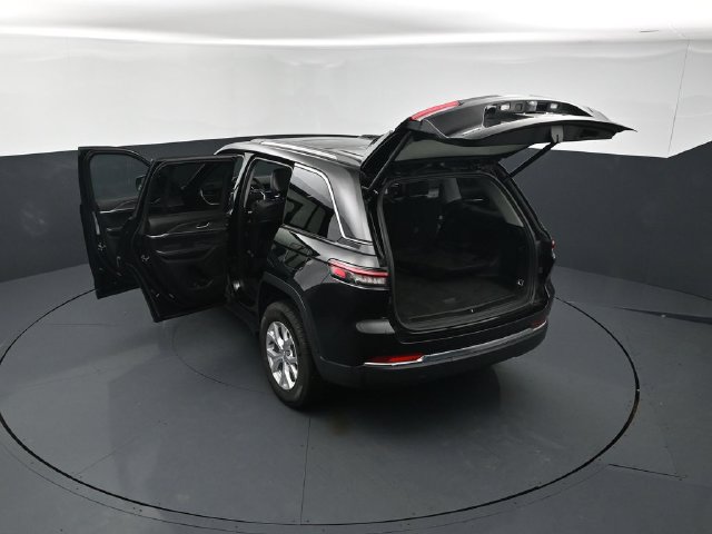Used 2023 Jeep Grand Cherokee Limited w/ Luxury Tech Group II AWD/4WD image 28