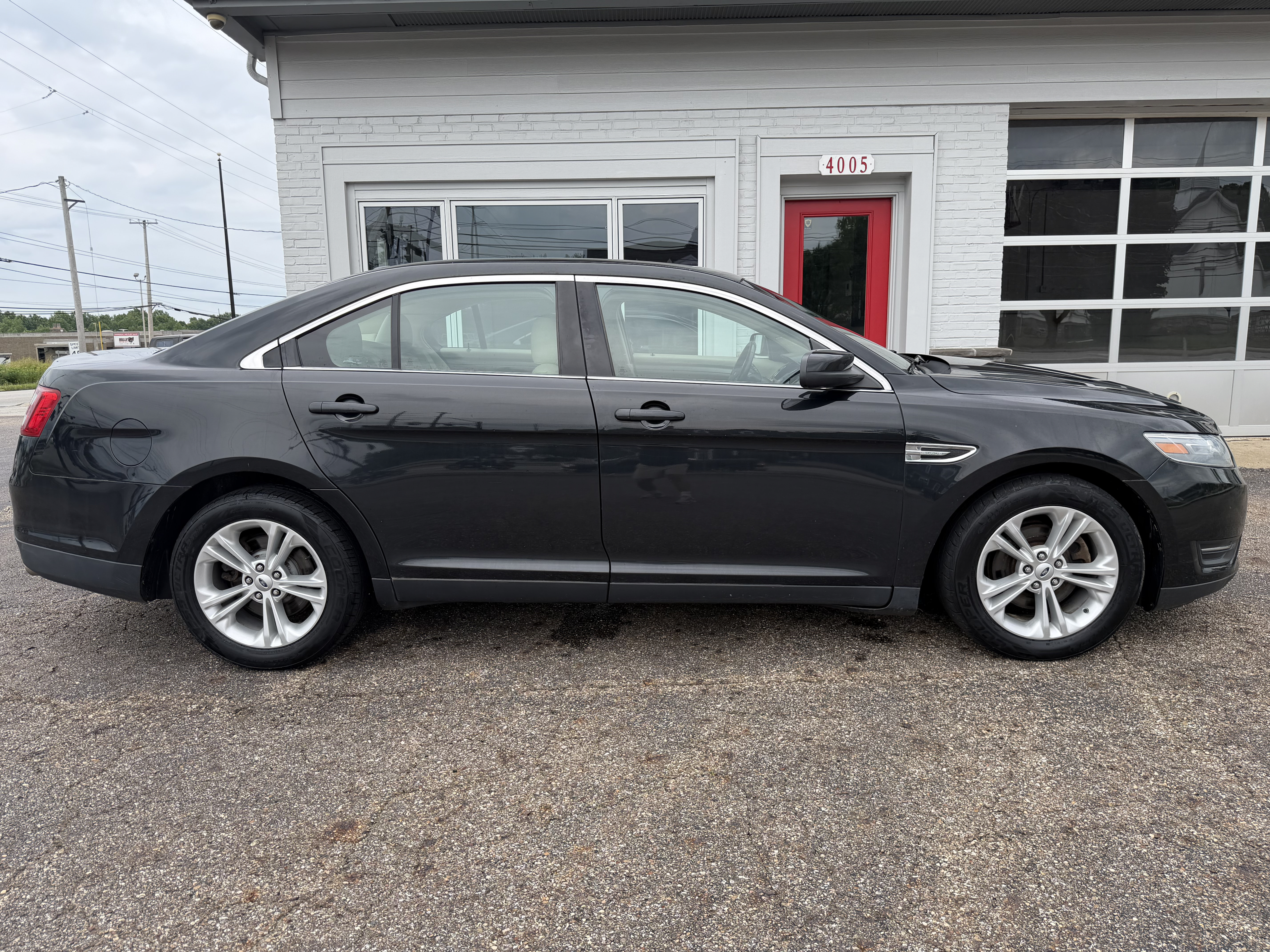 Used 2014 Ford Taurus SEL w/ Equipment Group 201A AWD/4WD image 6