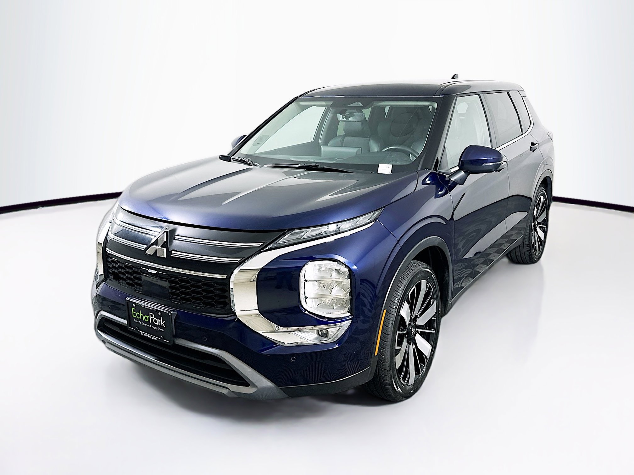 Used 2025 Mitsubishi Outlander SE FWD image 3