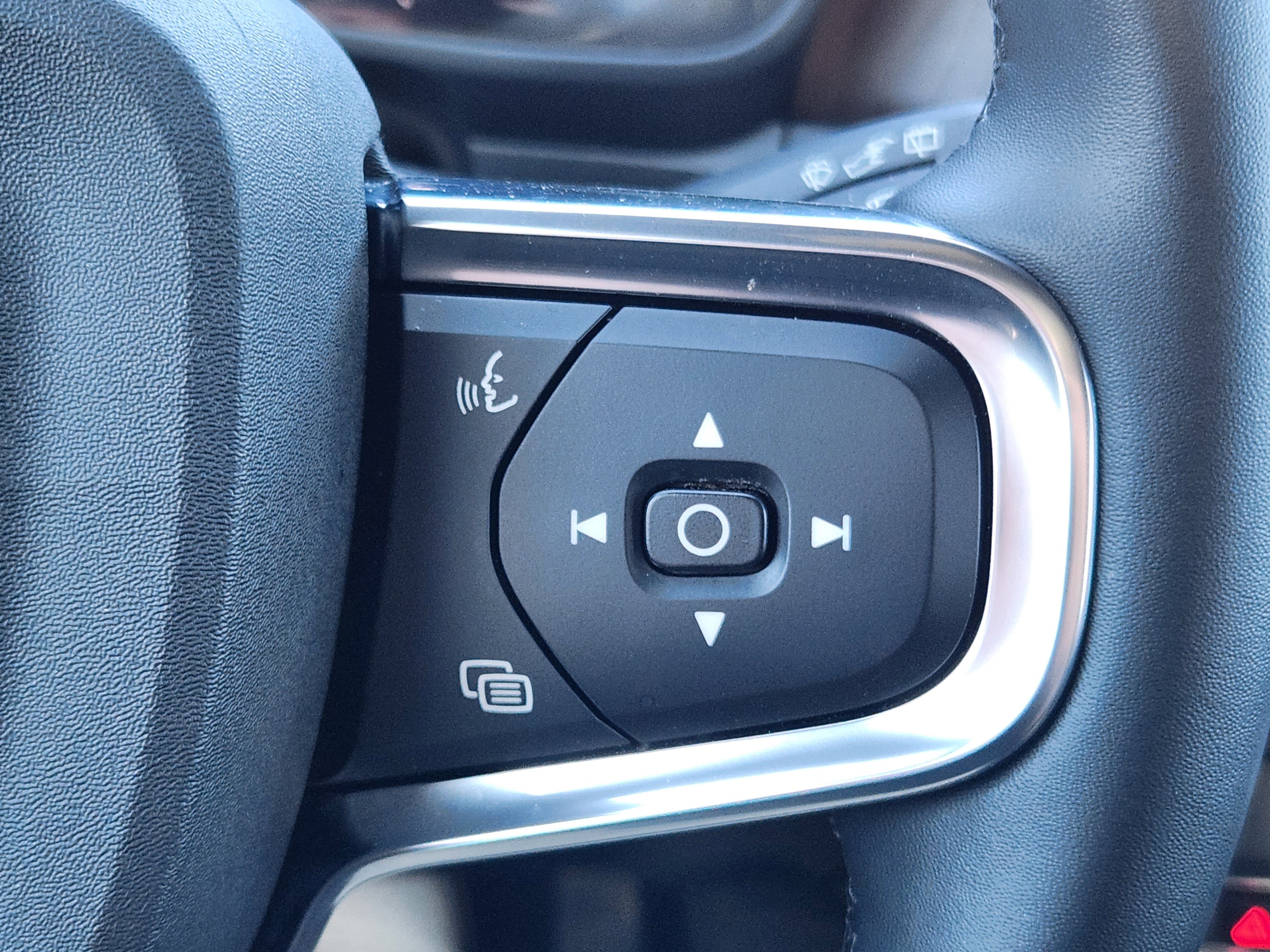 Used 2023 Volvo XC40 Recharge Ultimate image 34