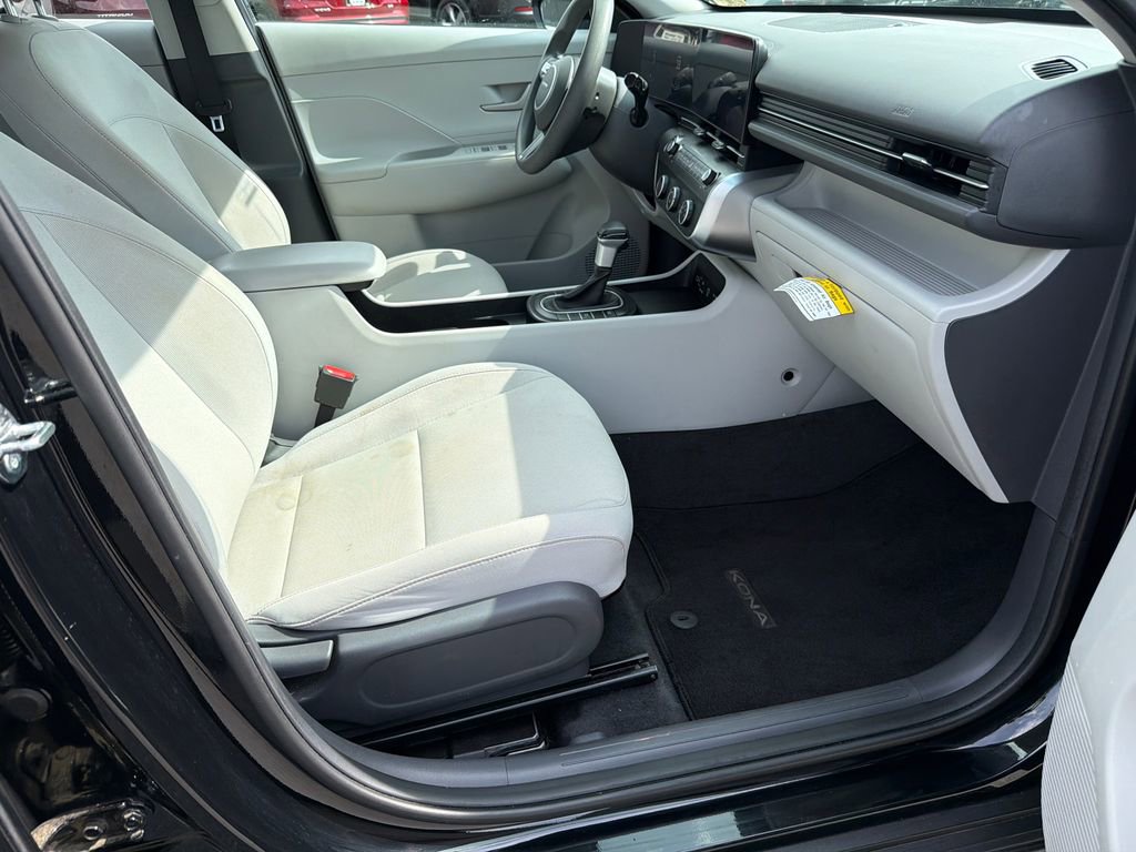 Used 2024 Hyundai Kona SE image 13