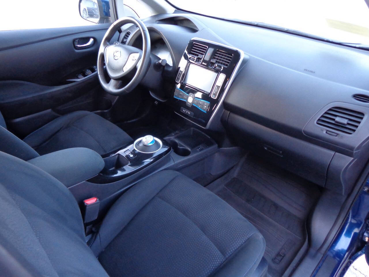 Used 2017 Nissan Leaf SV image 9