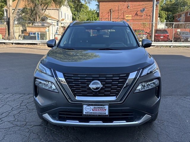 Used 2023 Nissan Rogue Platinum w/ Platinum Premium Package image 2