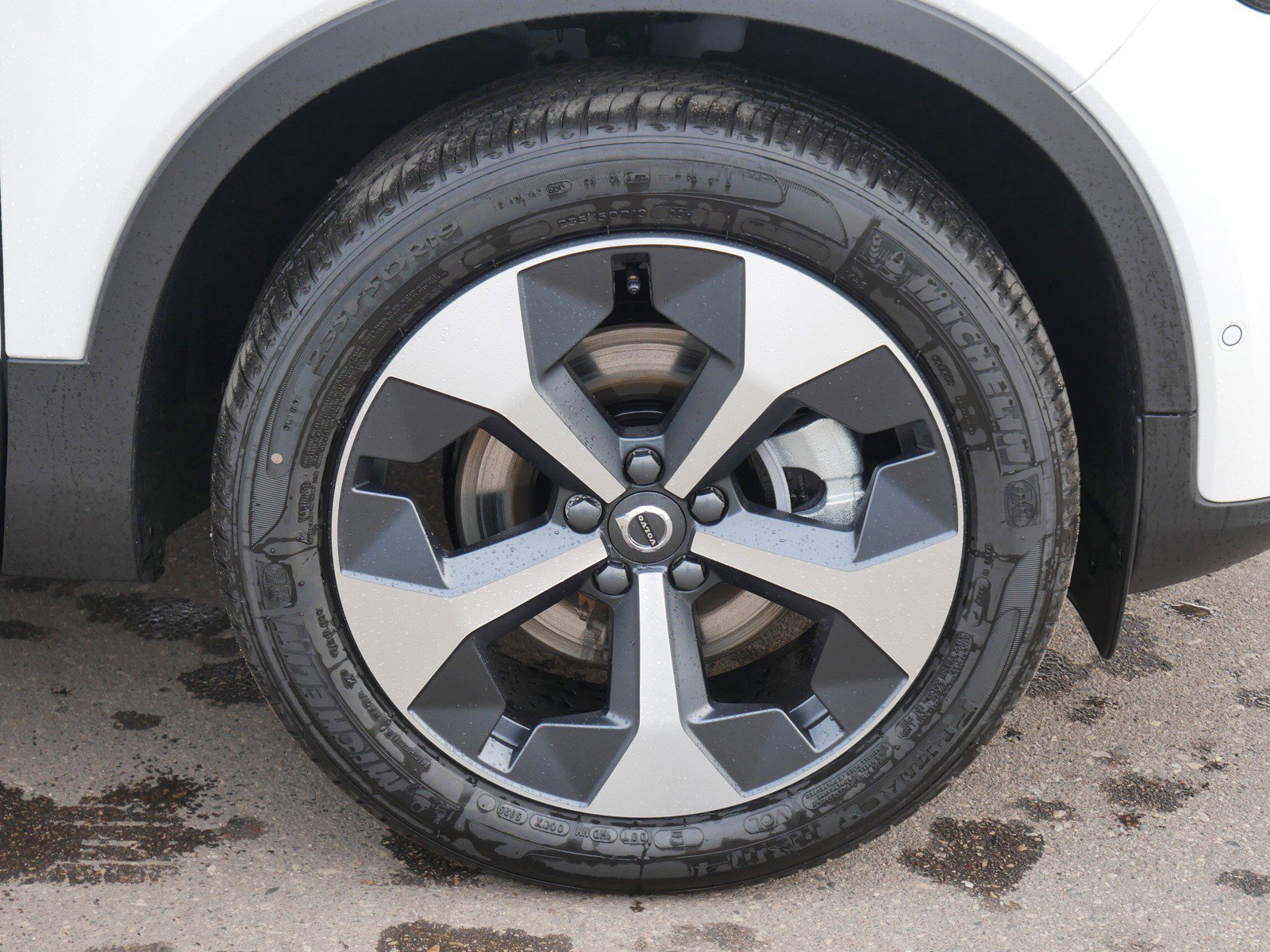 New 2026 Volvo XC40 B5 Plus w/ Protection Package Premier AWD/4WD image 4
