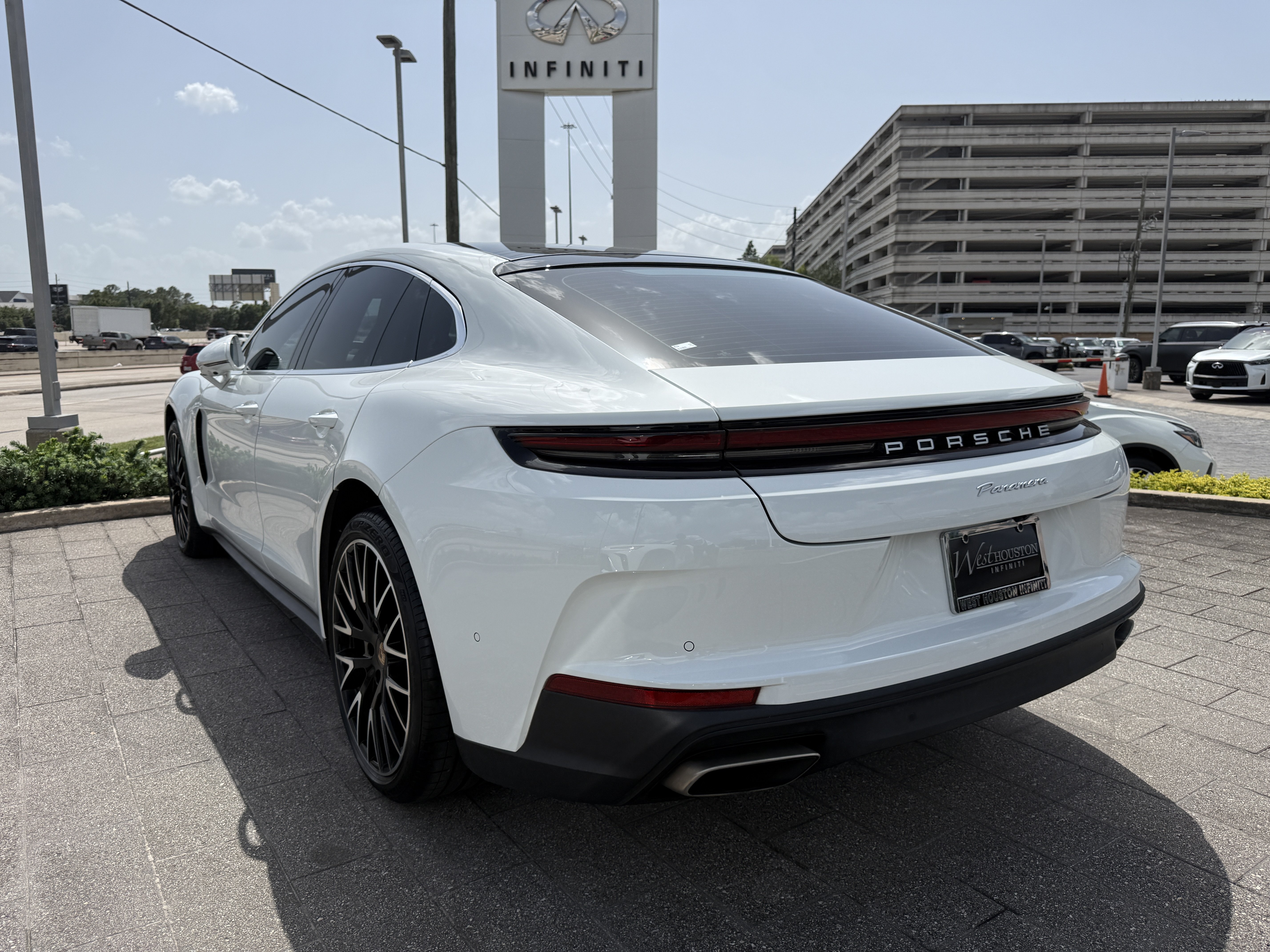 Used 2024 Porsche Panamera RWD image 5
