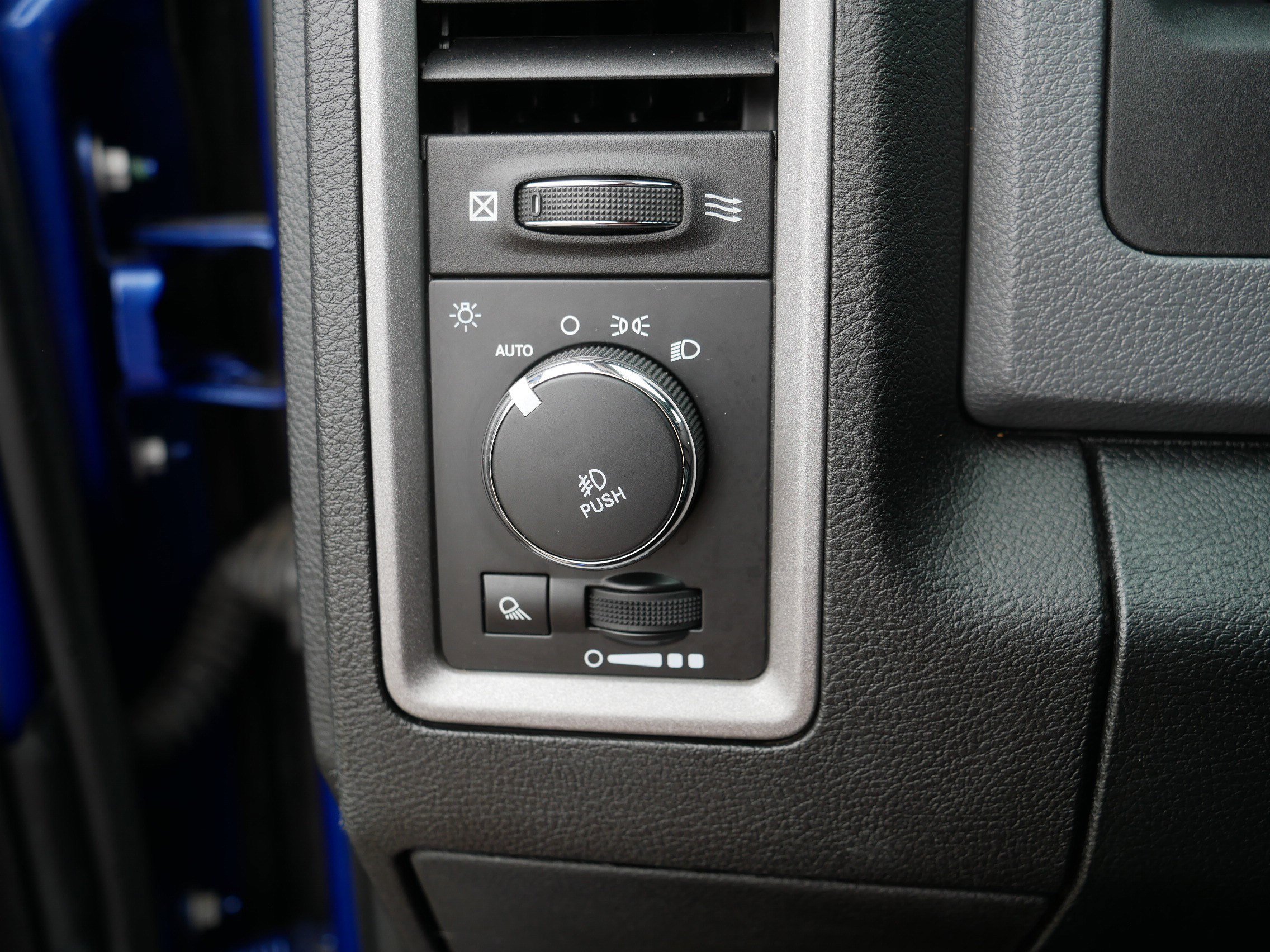 Used 2015 RAM 1500 Express image 26