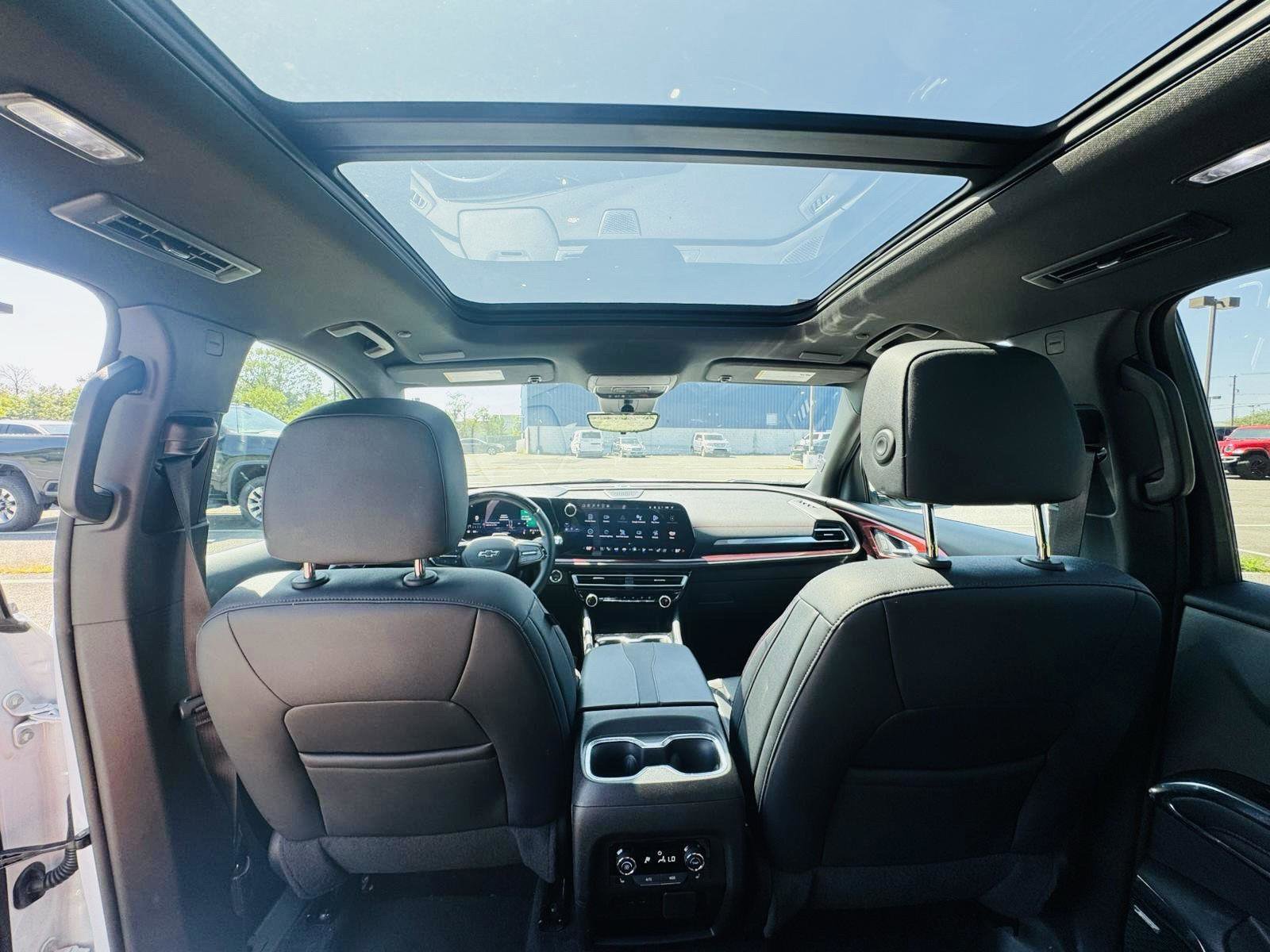 Used 2024 Chevrolet Traverse RS image 37