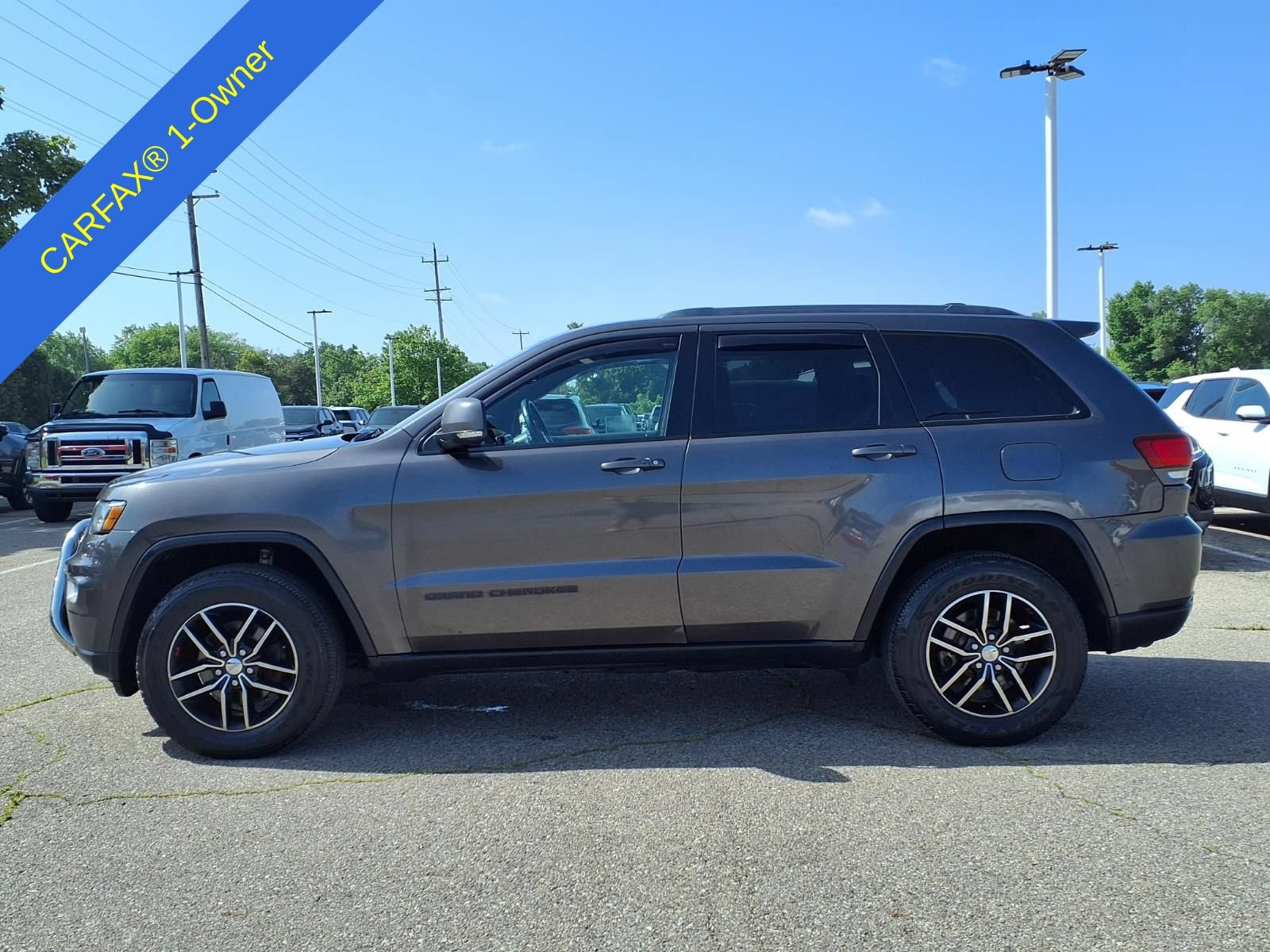 Used 2017 Jeep Grand Cherokee Trailhawk AWD/4WD image 9