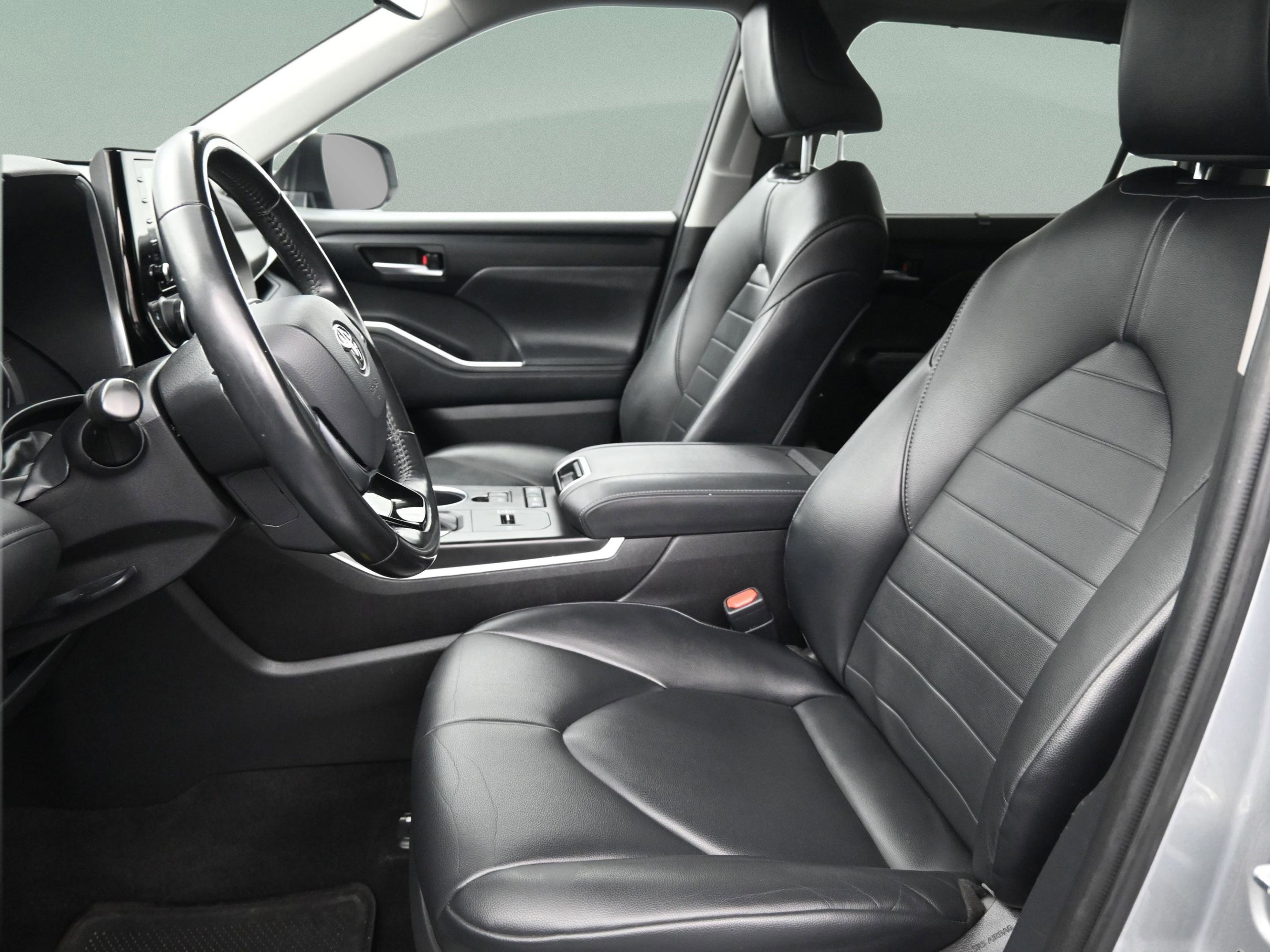 Used 2021 Toyota Highlander XLE image 15