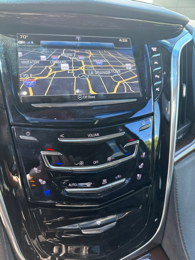 Used 2020 Cadillac Escalade Premium Luxury AWD/4WD image 12