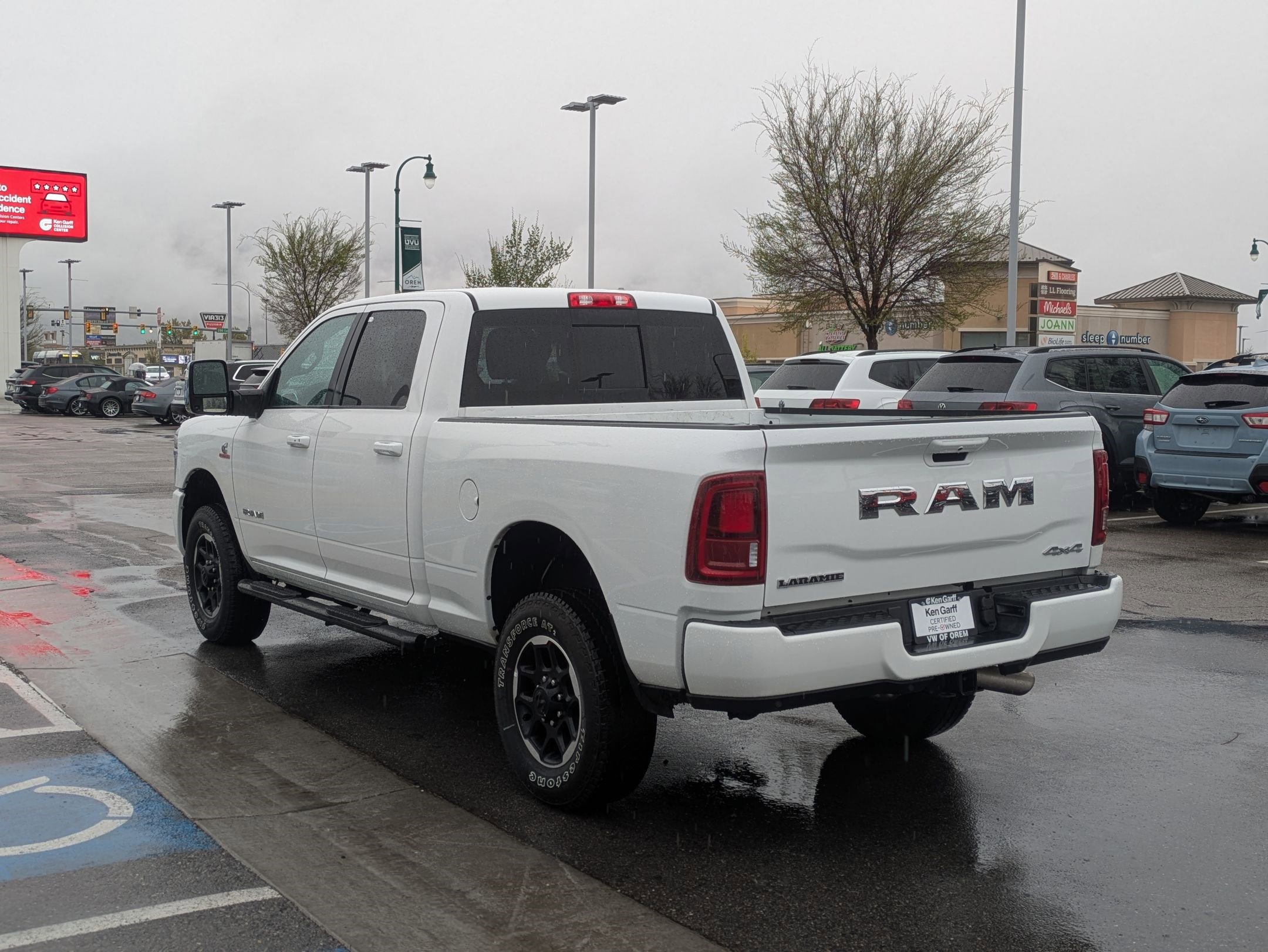 Used 2025 RAM 2500 Laramie AWD/4WD image 9