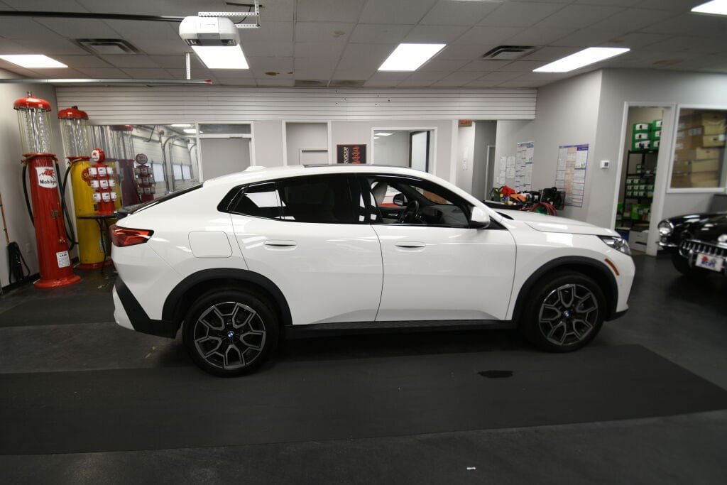 Used 2026 BMW X2 xDrive28i AWD/4WD image 8