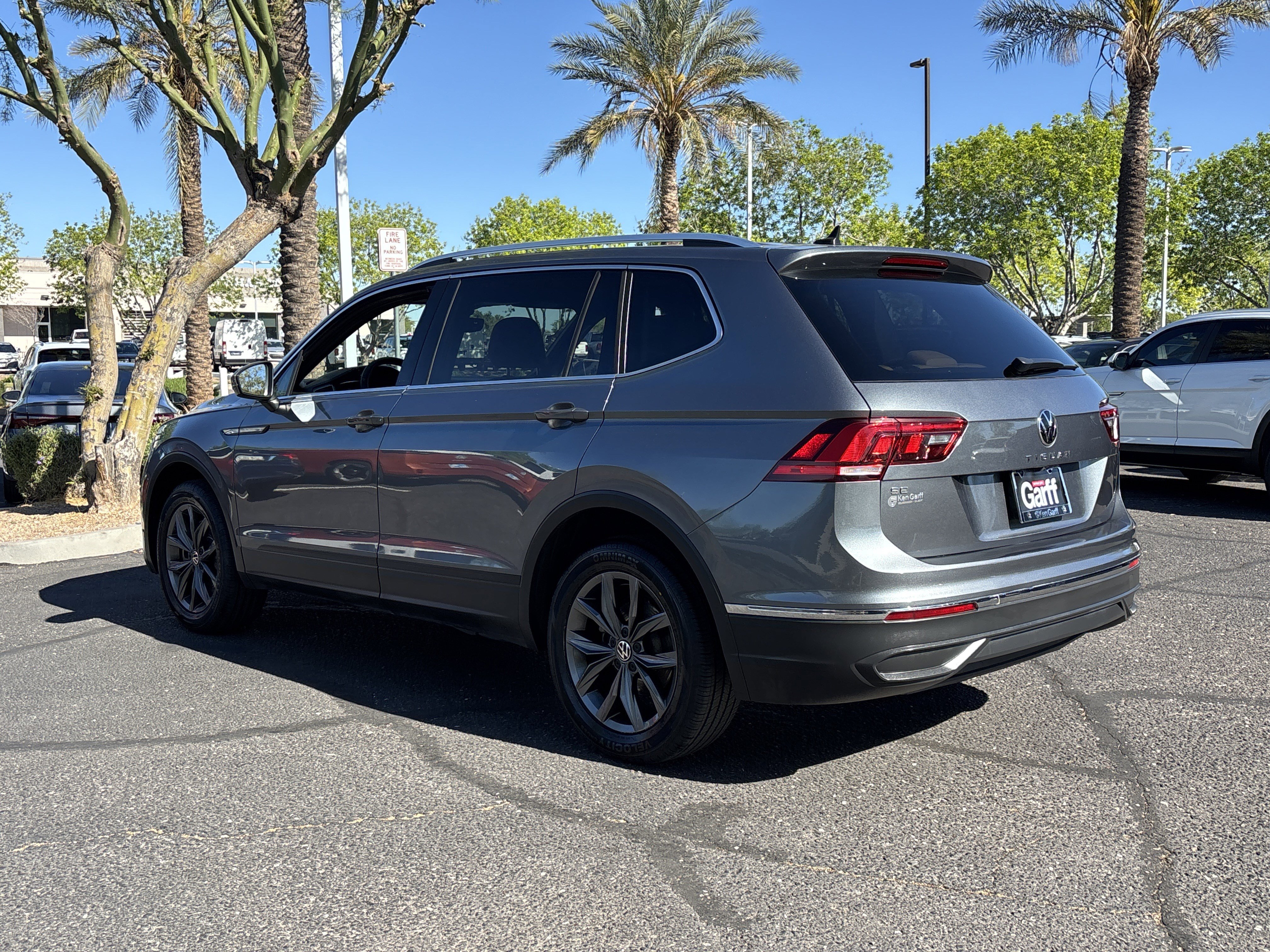 Used 2022 Volkswagen Tiguan SE image 3
