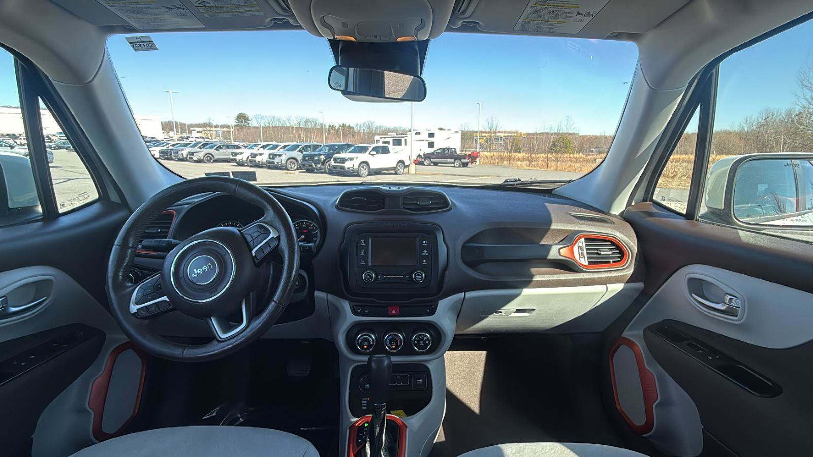 Used 2015 Jeep Renegade Latitude w/ Cold Weather Group image 27