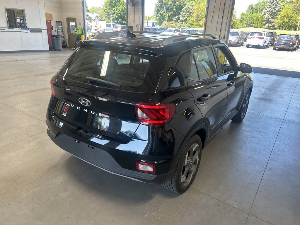 Used 2021 Hyundai Venue SEL FWD image 7