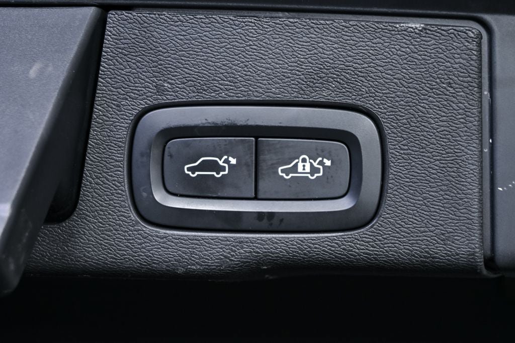 Certified 2023 Volvo XC60 B5 Plus w/ Protection Package AWD/4WD image 31