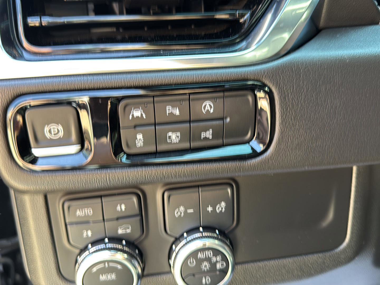 Used 2025 GMC Yukon Denali w/ Sun & Power Step Package image 15