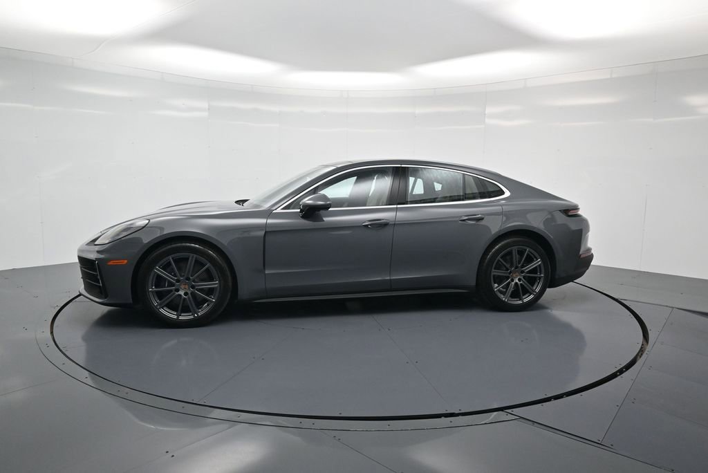 Used 2026 Porsche Panamera image 2
