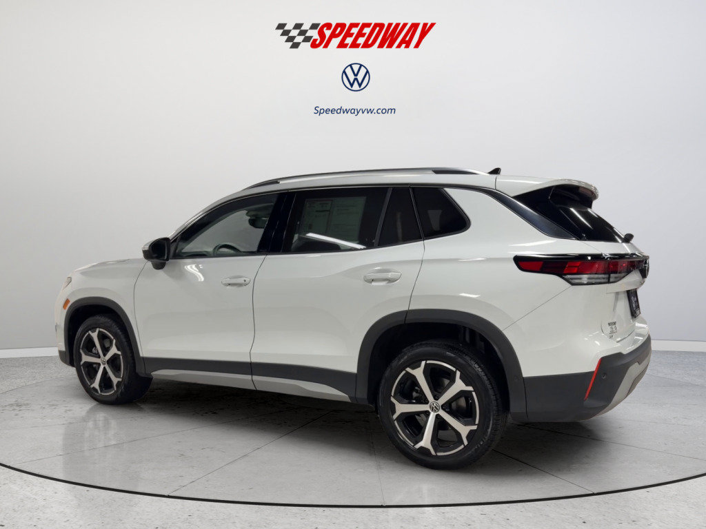 Used 2025 Volkswagen Tiguan SE AWD/4WD image 9